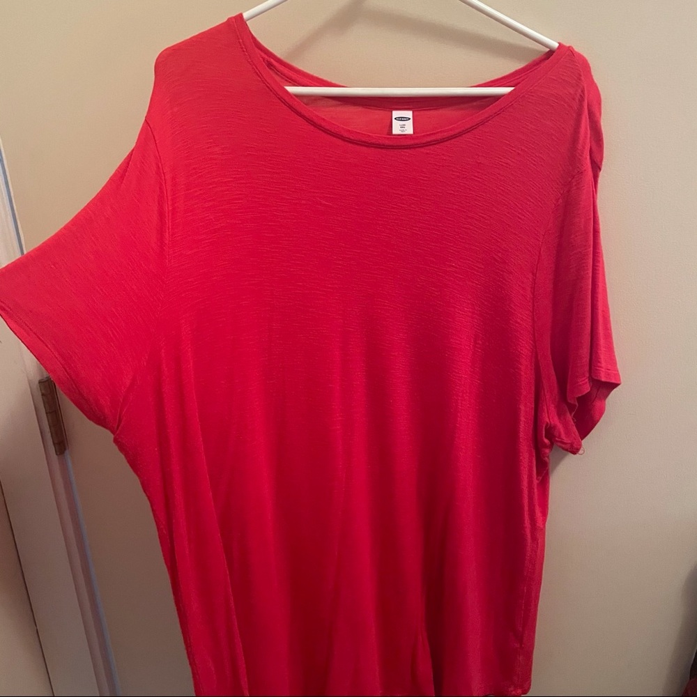 🔴 Red Old Navy T-shirt 🔴
